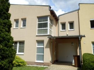 Rodinný dom v radovej zástavbe na Kvetinovej ulici