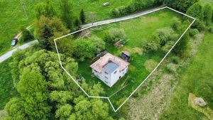 Beňuš-Gašparovo, nádherný pozemok 3251m2 s RD v pôvodnom stave