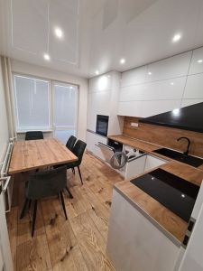 3-izb. - kompletná veľmi pekná rekonštrukcia, 70m2 plus lodžia, 3VNKS - pekný výhľad